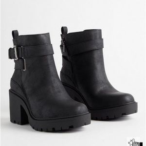 Torrid Strappy Buckle Boots Womens Size 9.5W NWT